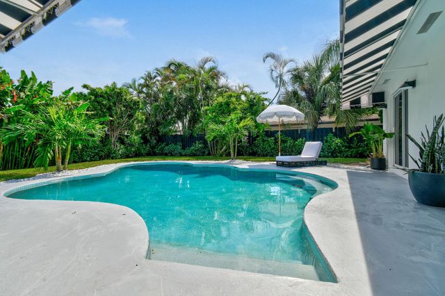 7710 W Lake Drive, Lake Clarke Shores, FL 33406