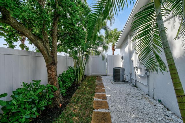 7710 W Lake Drive, Lake Clarke Shores, FL 33406