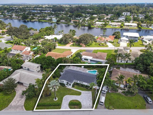 7710 W Lake Drive, Lake Clarke Shores, FL 33406