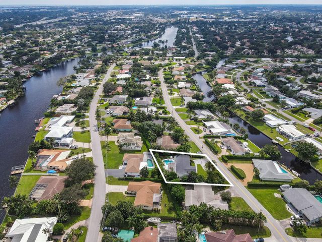 7710 W Lake Drive, Lake Clarke Shores, FL 33406