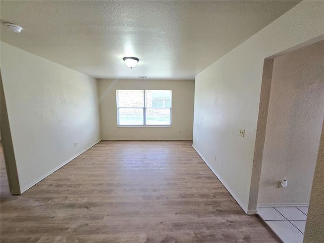 20 Lombardy Place, Clinton, OK 73601