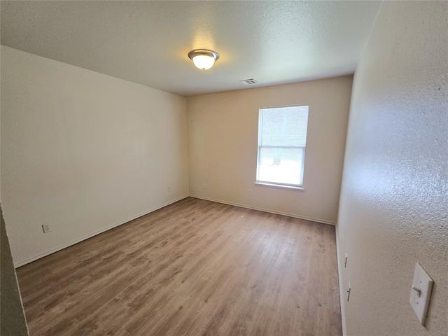 20 Lombardy Place, Clinton, OK 73601