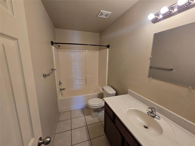 20 Lombardy Place, Clinton, OK 73601