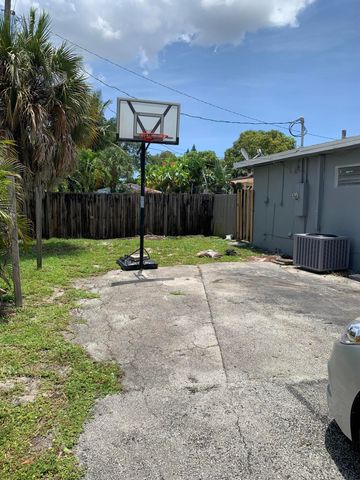 240 NW 38th Avenue, Lauderhill, FL 33311