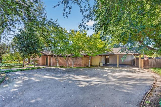 6687 N Woodson Avenue, Fresno, CA 93711