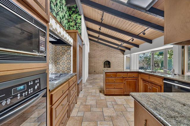 6687 N Woodson Avenue, Fresno, CA 93711