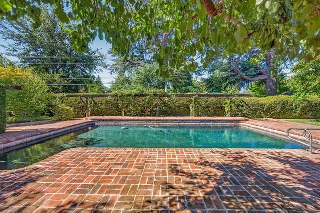 6687 N Woodson Avenue, Fresno, CA 93711