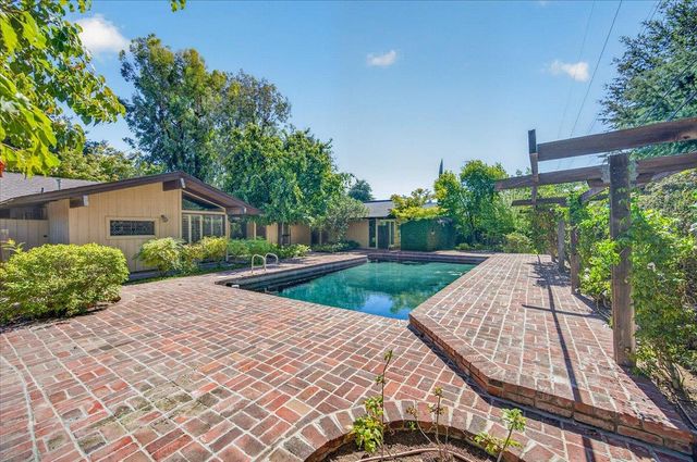 6687 N Woodson Avenue, Fresno, CA 93711