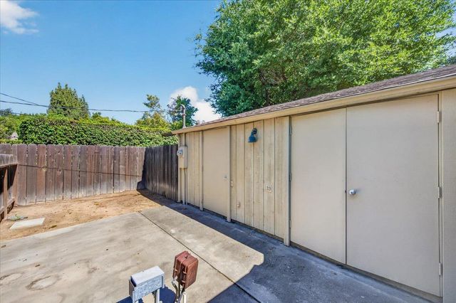 6687 N Woodson Avenue, Fresno, CA 93711