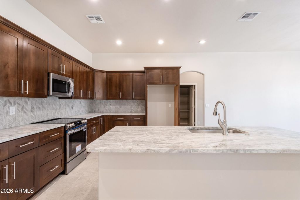 Image 11 of property listing at 5329 E HIDDEN OAK Drive, Hereford, AZ 85615
