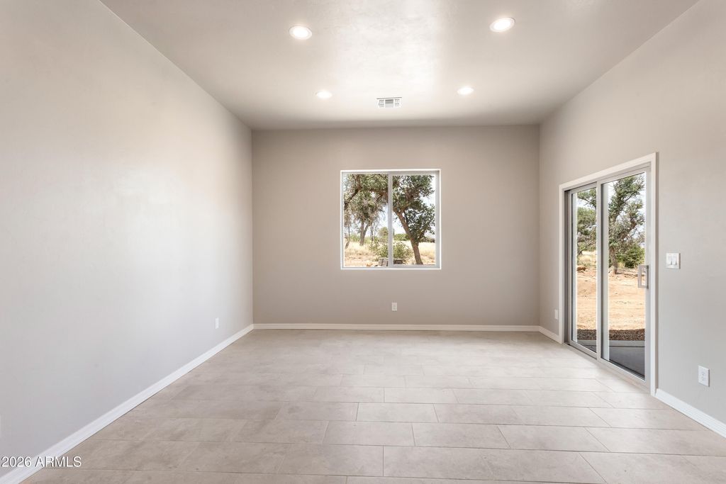 Image 13 of property listing at 5329 E HIDDEN OAK Drive, Hereford, AZ 85615