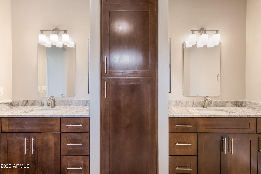 Image 19 of property listing at 5329 E HIDDEN OAK Drive, Hereford, AZ 85615