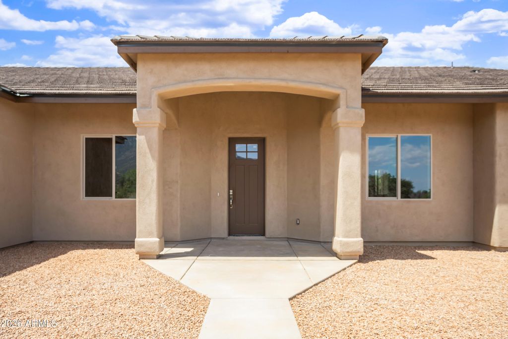 Image 2 of property listing at 5329 E HIDDEN OAK Drive, Hereford, AZ 85615