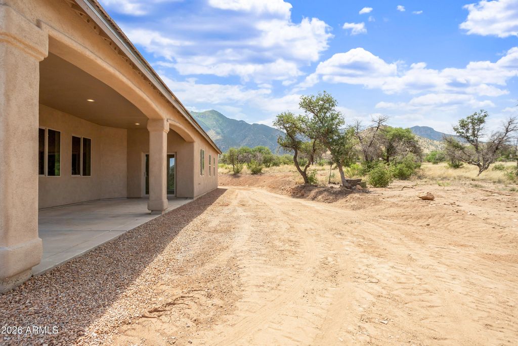 Image 32 of property listing at 5329 E HIDDEN OAK Drive, Hereford, AZ 85615