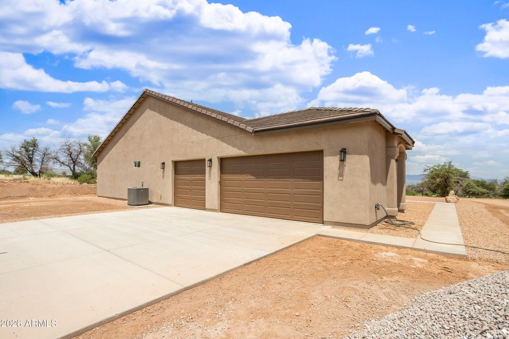 Image 34 of property listing at 5329 E HIDDEN OAK Drive, Hereford, AZ 85615