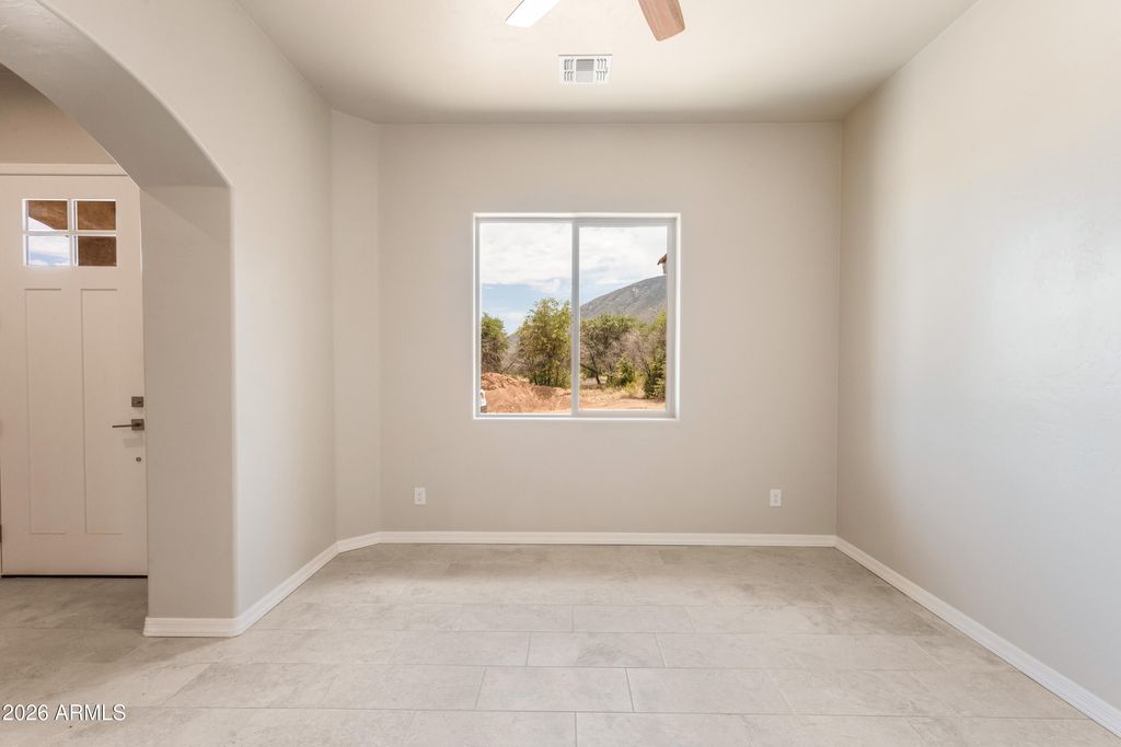 Image 5 of property listing at 5329 E HIDDEN OAK Drive, Hereford, AZ 85615