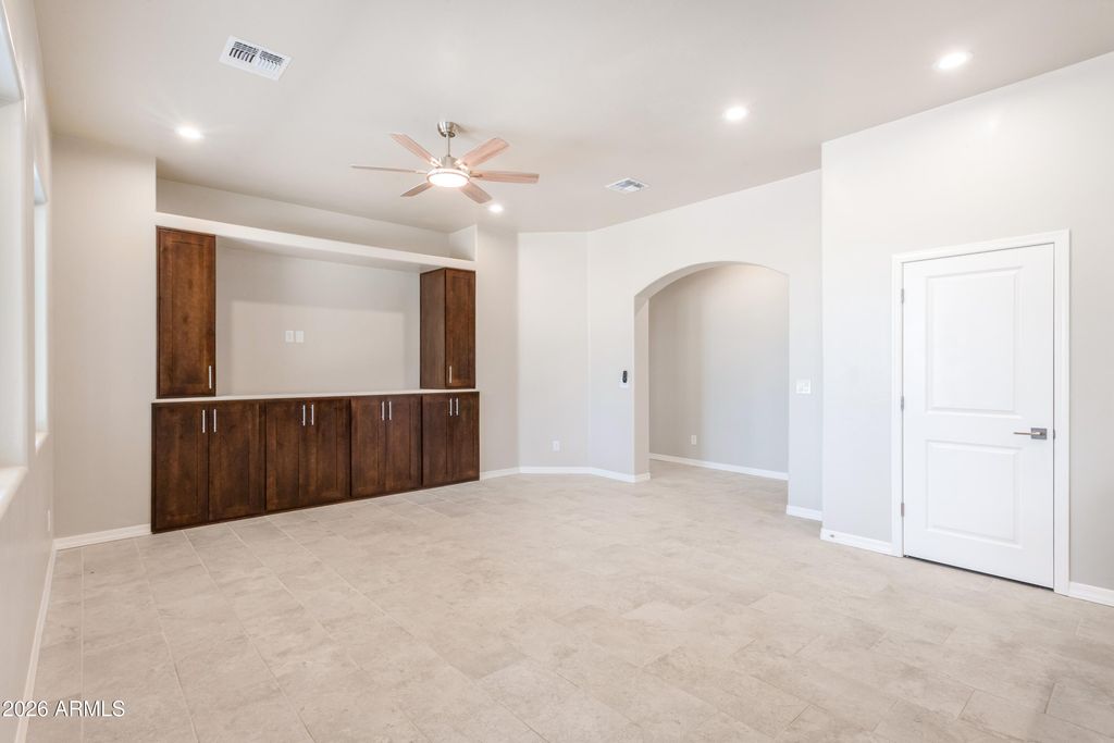 Image 9 of property listing at 5329 E HIDDEN OAK Drive, Hereford, AZ 85615