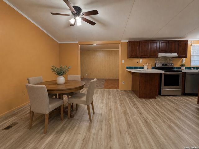 1935 Hickory Way, San Antonio, TX 78264