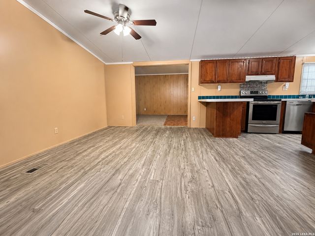 1935 Hickory Way, San Antonio, TX 78264
