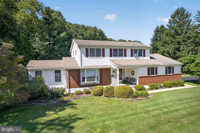 821 N COUNTRY CLUB DR, Newark, DE 19711