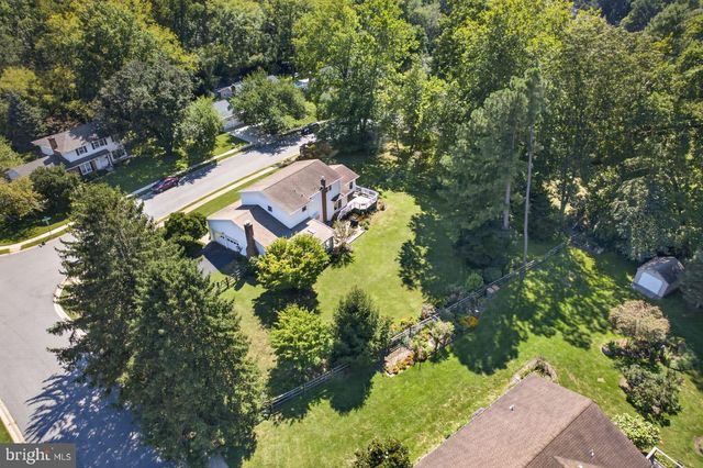 821 N COUNTRY CLUB DR, Newark, DE 19711
