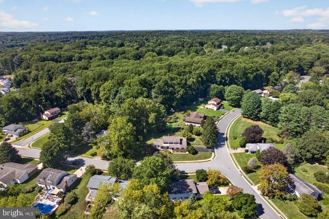 821 N COUNTRY CLUB DR, Newark, DE 19711