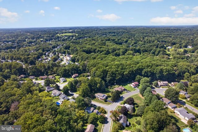 821 N COUNTRY CLUB DR, Newark, DE 19711