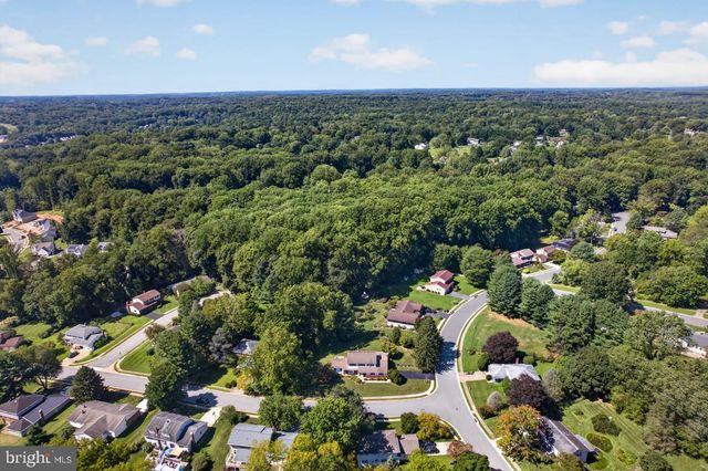 821 N COUNTRY CLUB DR, Newark, DE 19711