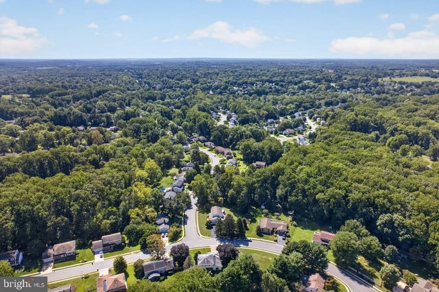 821 N COUNTRY CLUB DR, Newark, DE 19711