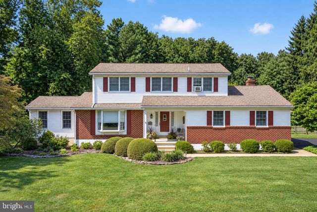 821 N COUNTRY CLUB DR, Newark, DE 19711
