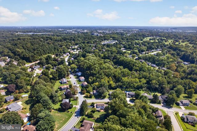 821 N COUNTRY CLUB DR, Newark, DE 19711