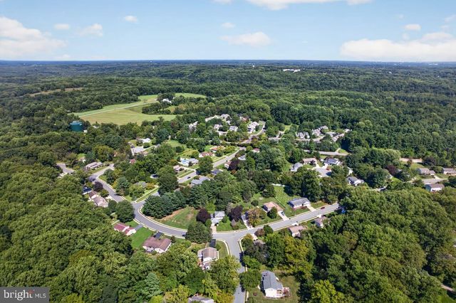 821 N COUNTRY CLUB DR, Newark, DE 19711