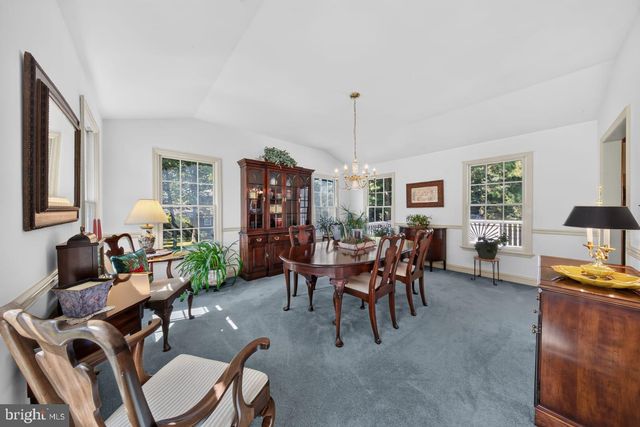 821 N COUNTRY CLUB DR, Newark, DE 19711
