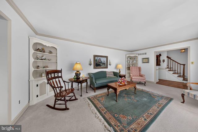 821 N COUNTRY CLUB DR, Newark, DE 19711