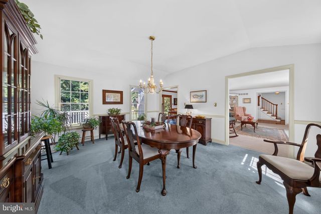 821 N COUNTRY CLUB DR, Newark, DE 19711