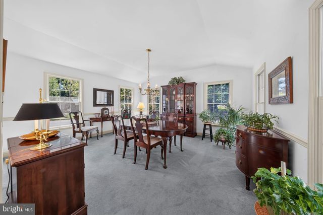 821 N COUNTRY CLUB DR, Newark, DE 19711