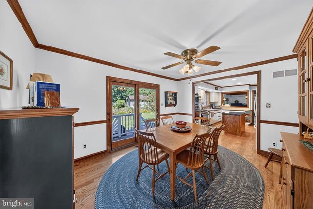 821 N COUNTRY CLUB DR, Newark, DE 19711