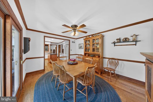 821 N COUNTRY CLUB DR, Newark, DE 19711