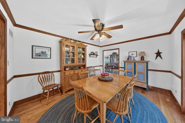 821 N COUNTRY CLUB DR, Newark, DE 19711