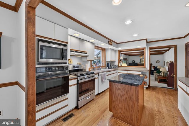 821 N COUNTRY CLUB DR, Newark, DE 19711