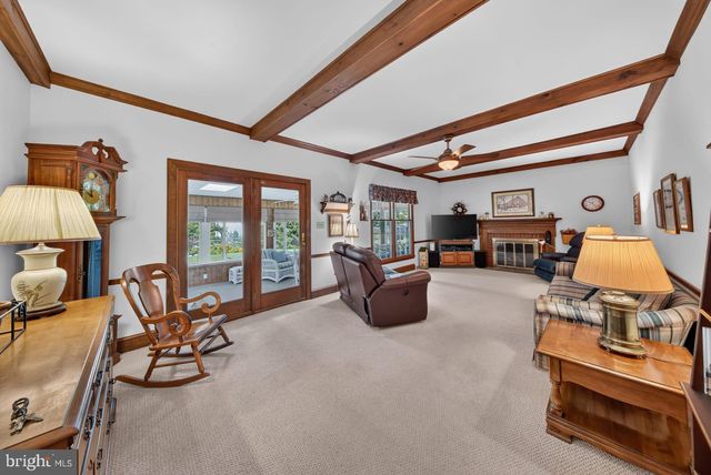 821 N COUNTRY CLUB DR, Newark, DE 19711