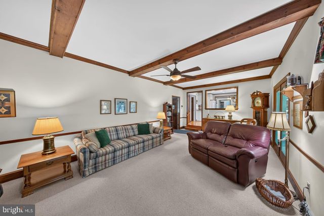 821 N COUNTRY CLUB DR, Newark, DE 19711