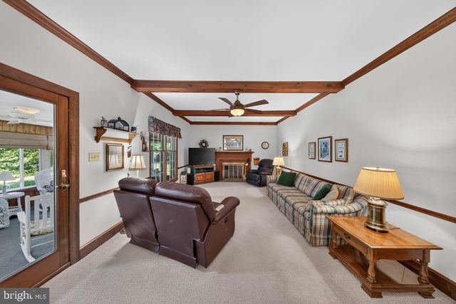 821 N COUNTRY CLUB DR, Newark, DE 19711