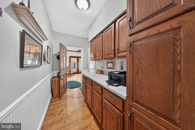 821 N COUNTRY CLUB DR, Newark, DE 19711