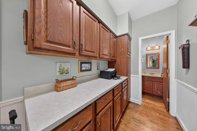 821 N COUNTRY CLUB DR, Newark, DE 19711