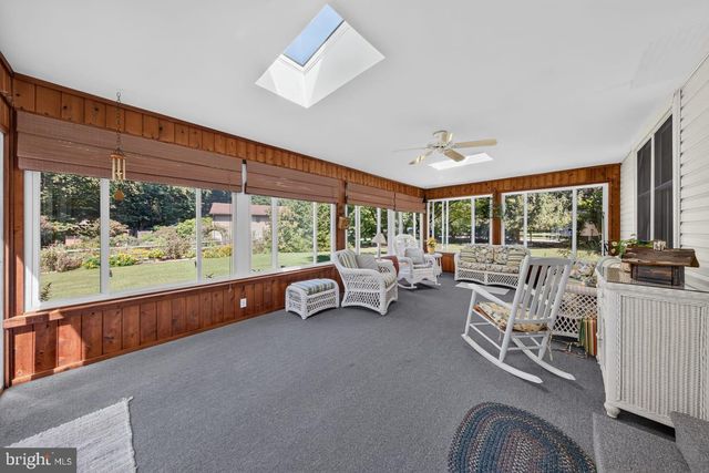 821 N COUNTRY CLUB DR, Newark, DE 19711