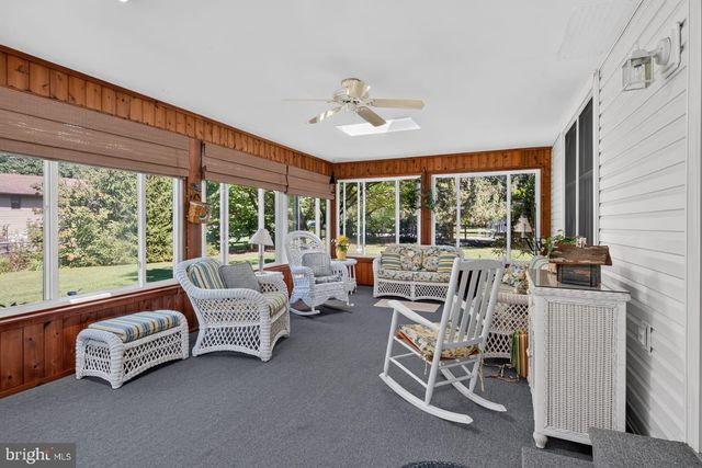 821 N COUNTRY CLUB DR, Newark, DE 19711