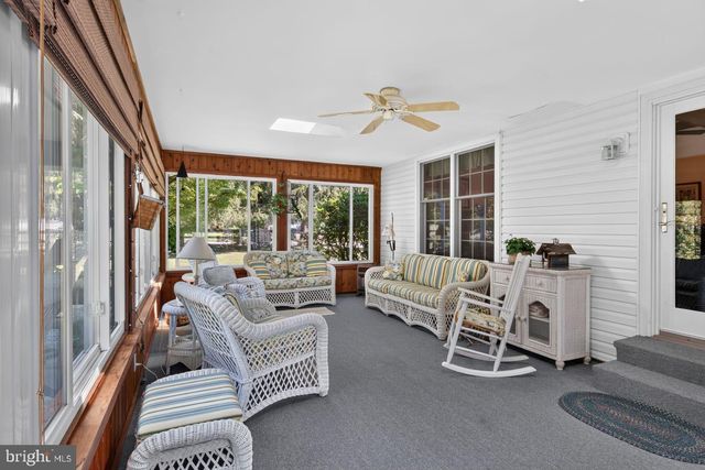 821 N COUNTRY CLUB DR, Newark, DE 19711