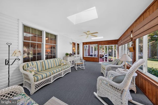 821 N COUNTRY CLUB DR, Newark, DE 19711