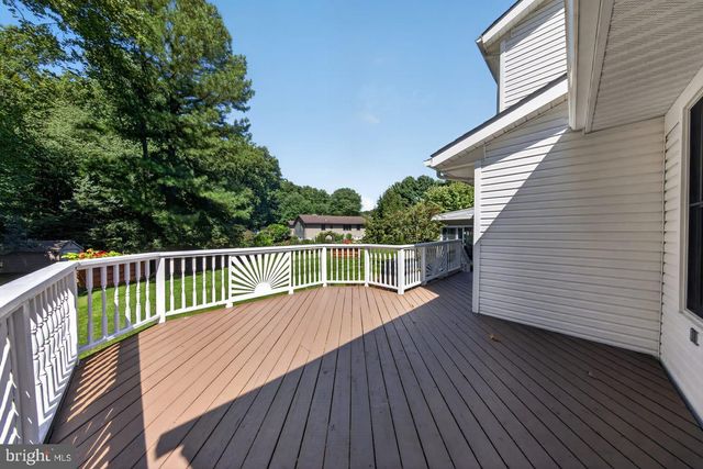 821 N COUNTRY CLUB DR, Newark, DE 19711